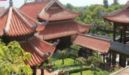 Đại gia tặng vợ yêu căn hộ nghìn tỉ, xây nhà 50 tỉ tặng con gái